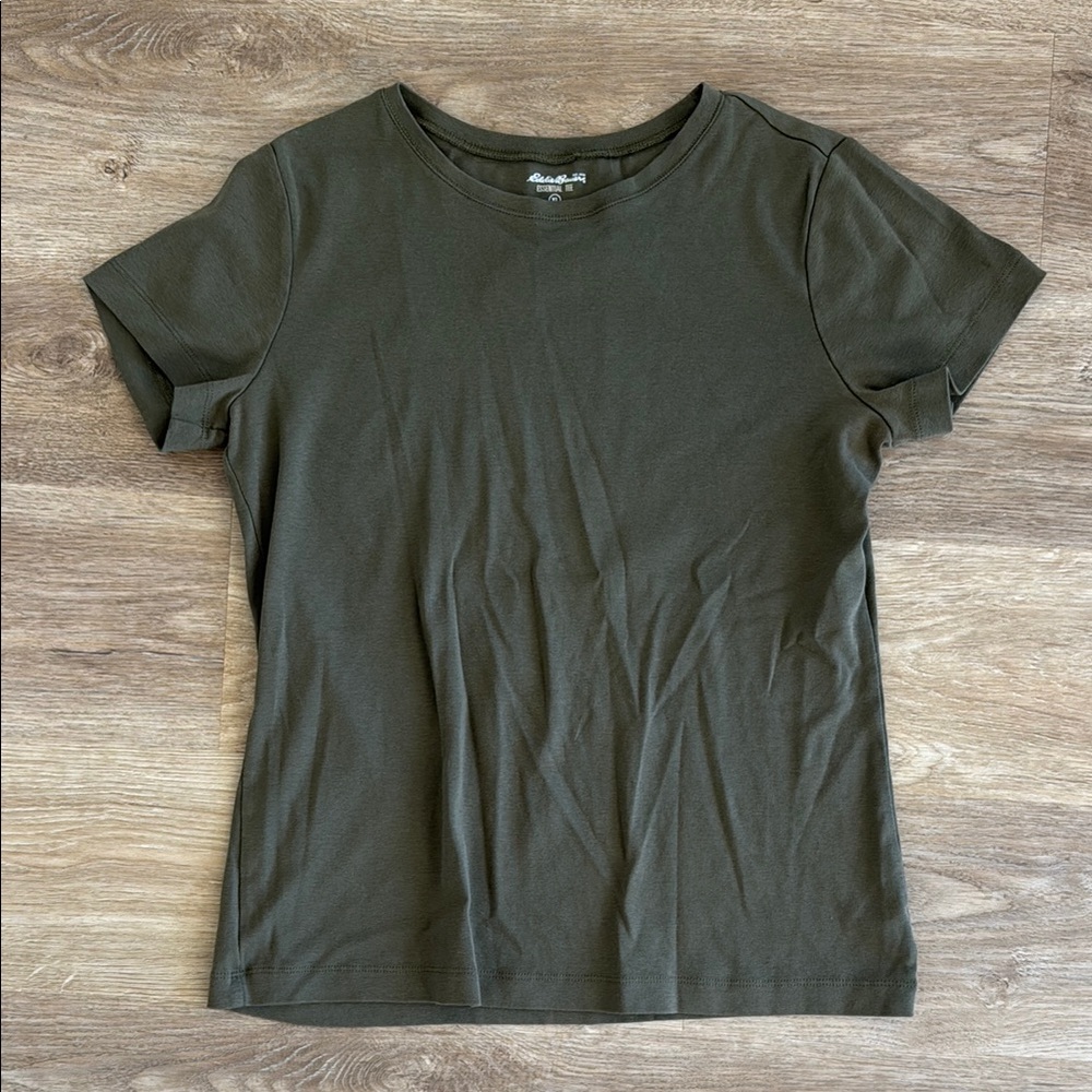 Eddie Bauer Essential Tee in Olive Green